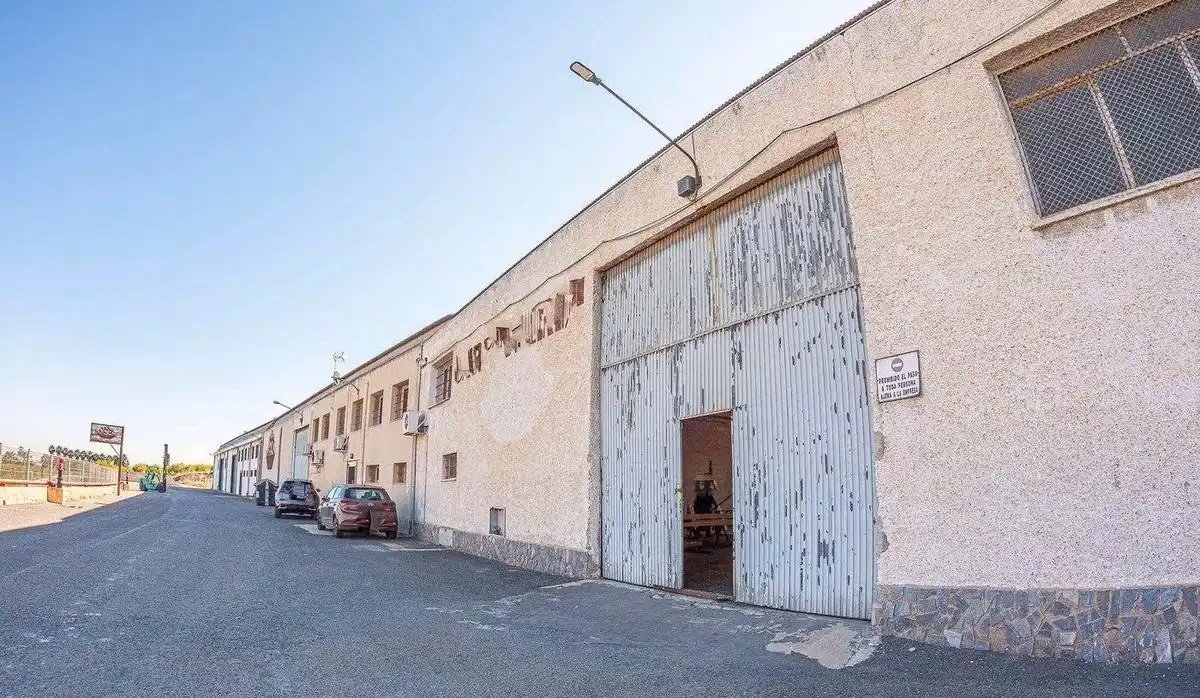 Vista exterior de Nau industrial en venda en Orihuela
