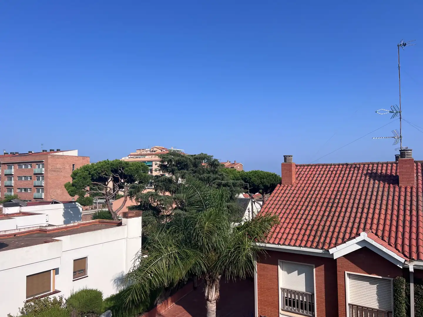 Vista exterior de Casa adosada en venda en Premià de Mar amb Calefacció, Jardí privat i Terrassa