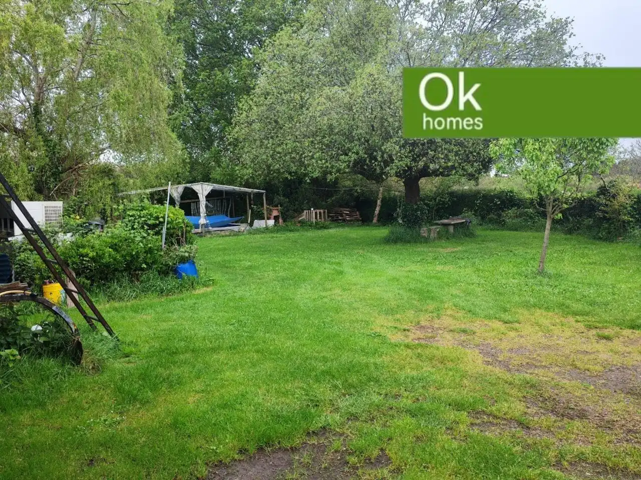 Detached homes for sale in Curtis  with Private garden, Swimming Pool and Furnished