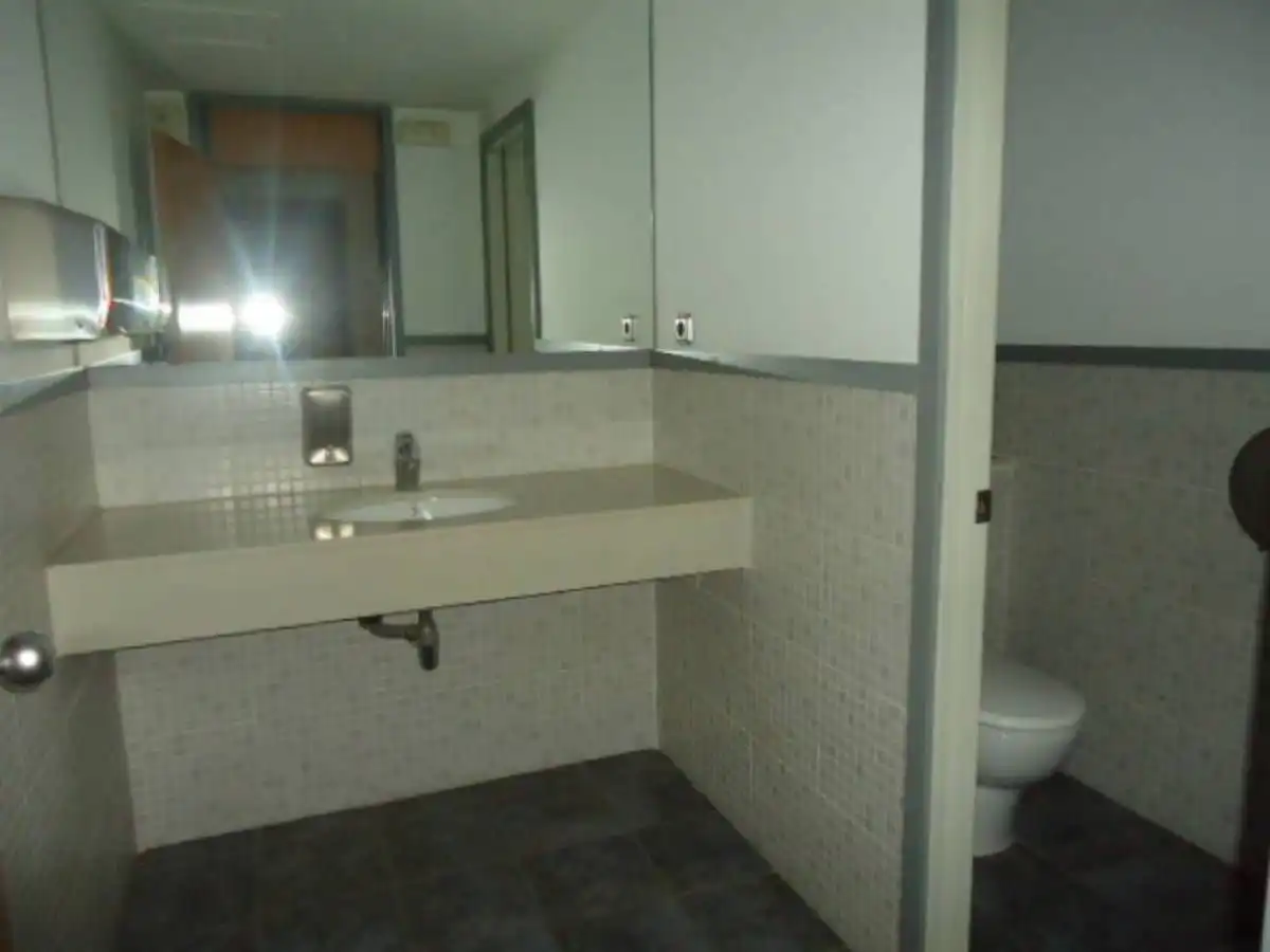 Local comercial de lloguer a Centre - Passeig i Rodalies, imagen 12