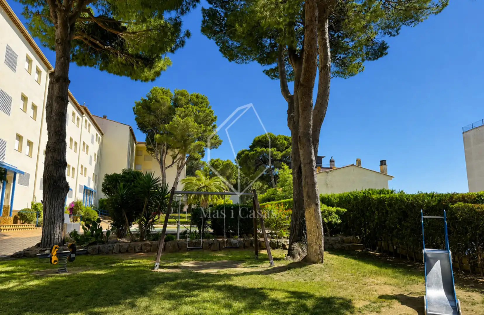 Jardín de Apartamento en venta en L'Escala con Terraza, Amueblado y Balcón