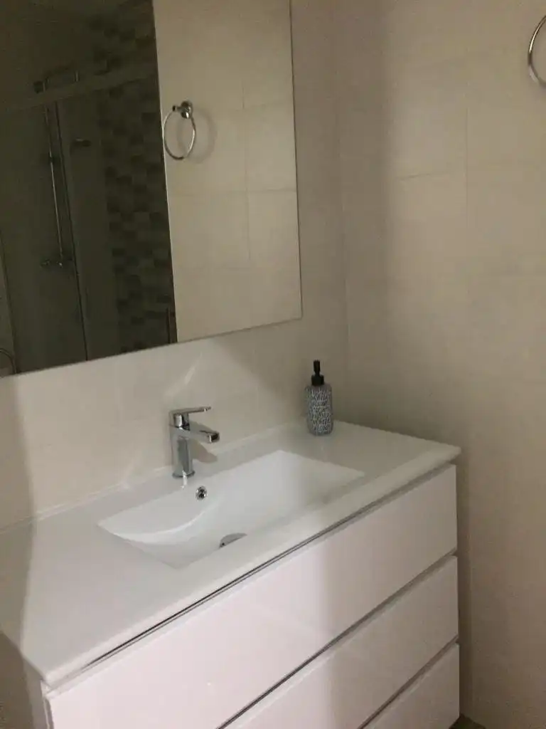 Badezimmer von Wohnung zur Miete in Granada mit Möbliert