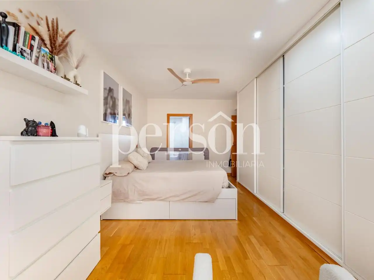 Habitación de Ático en venta en Valencia con Aire acondicionado, Terraza y Trastero