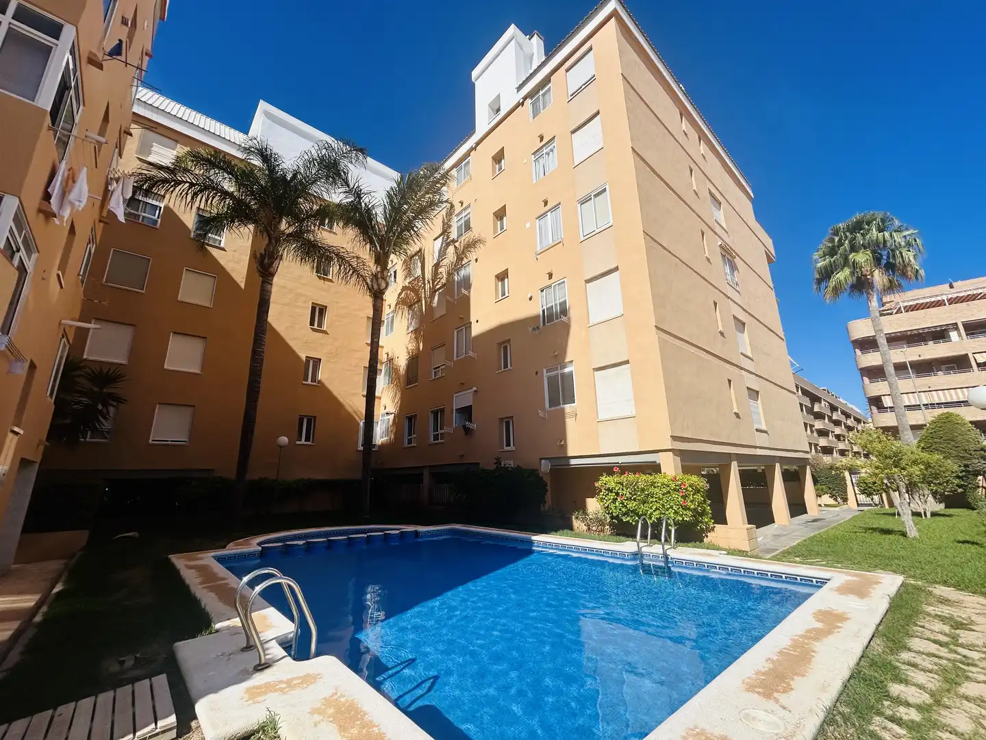 Pis amb piscina en venda a Centro Urbano