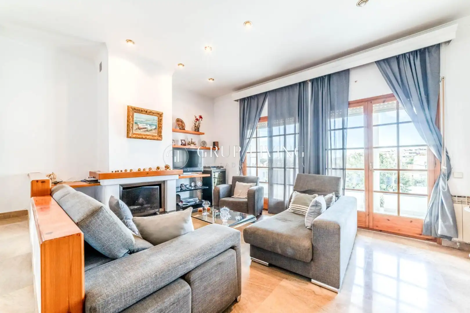 Sala de estar de Casa o chalet en venta en Vilanova i la Geltrú con Calefacción, Jardín privado y Terraza