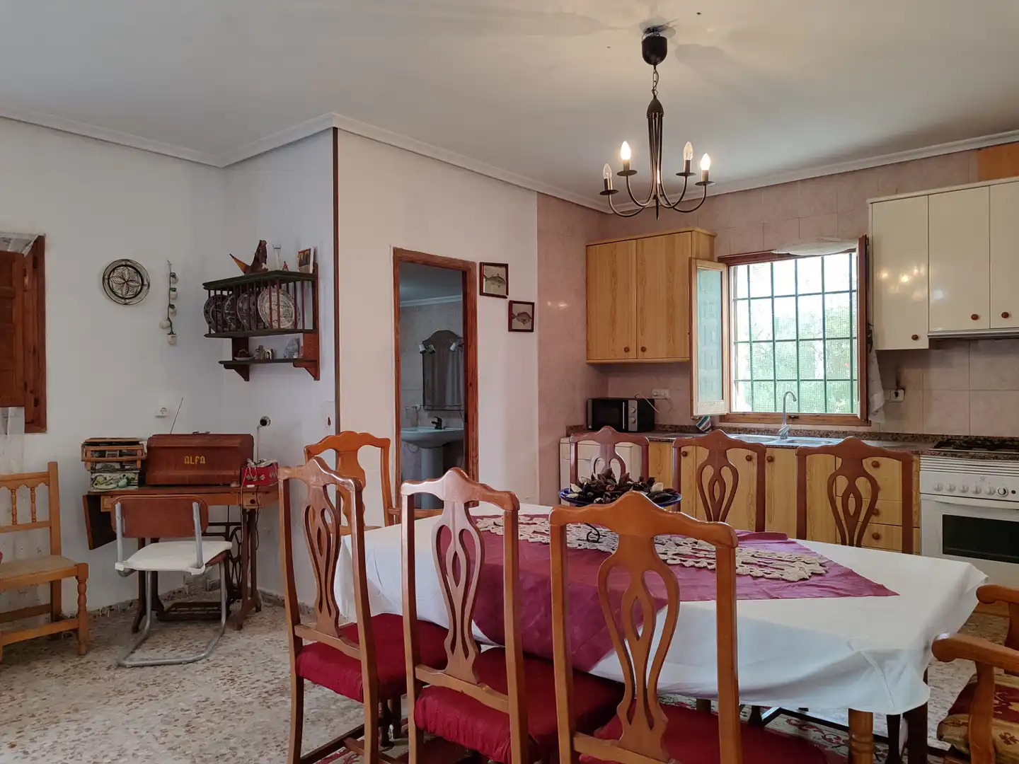 Menjador de Casa o xalet en venda en Elche / Elx amb Jardí privat, Traster i Moblat