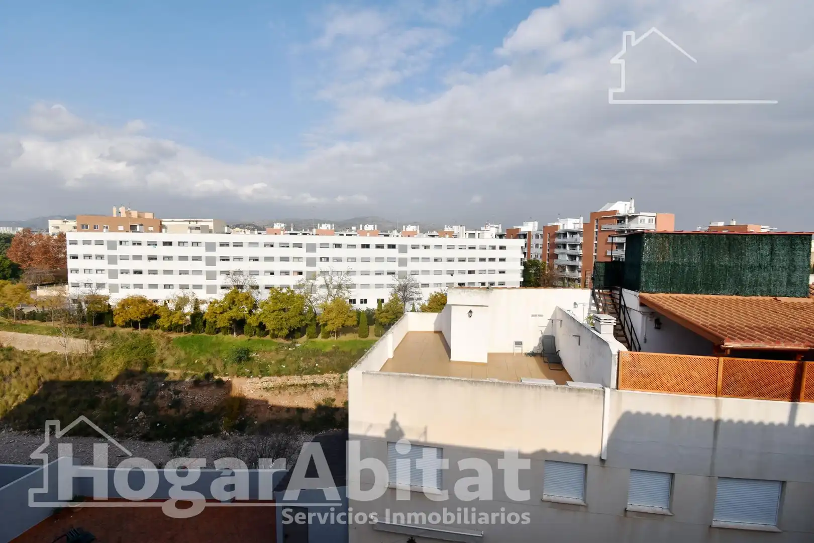 Vista exterior de Àtic en venda en Castellón de la Plana / Castelló de la Plana amb Terrassa i Traster
