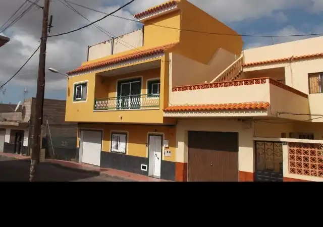 Vista exterior de Piso en venta en Arona
