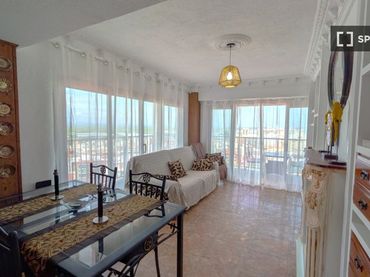 Flat with balcony to rent in El Perelló