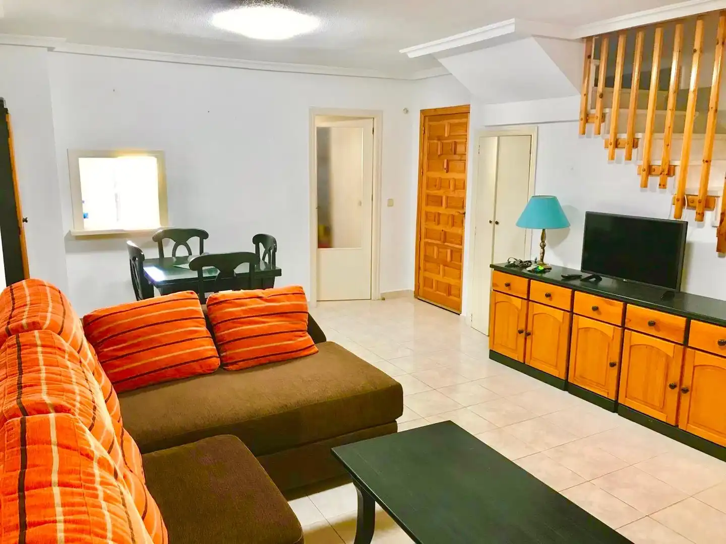 Sala d'estar de Dúplex de lloguer en La Manga del Mar Menor amb Terrassa, Piscina i Moblat