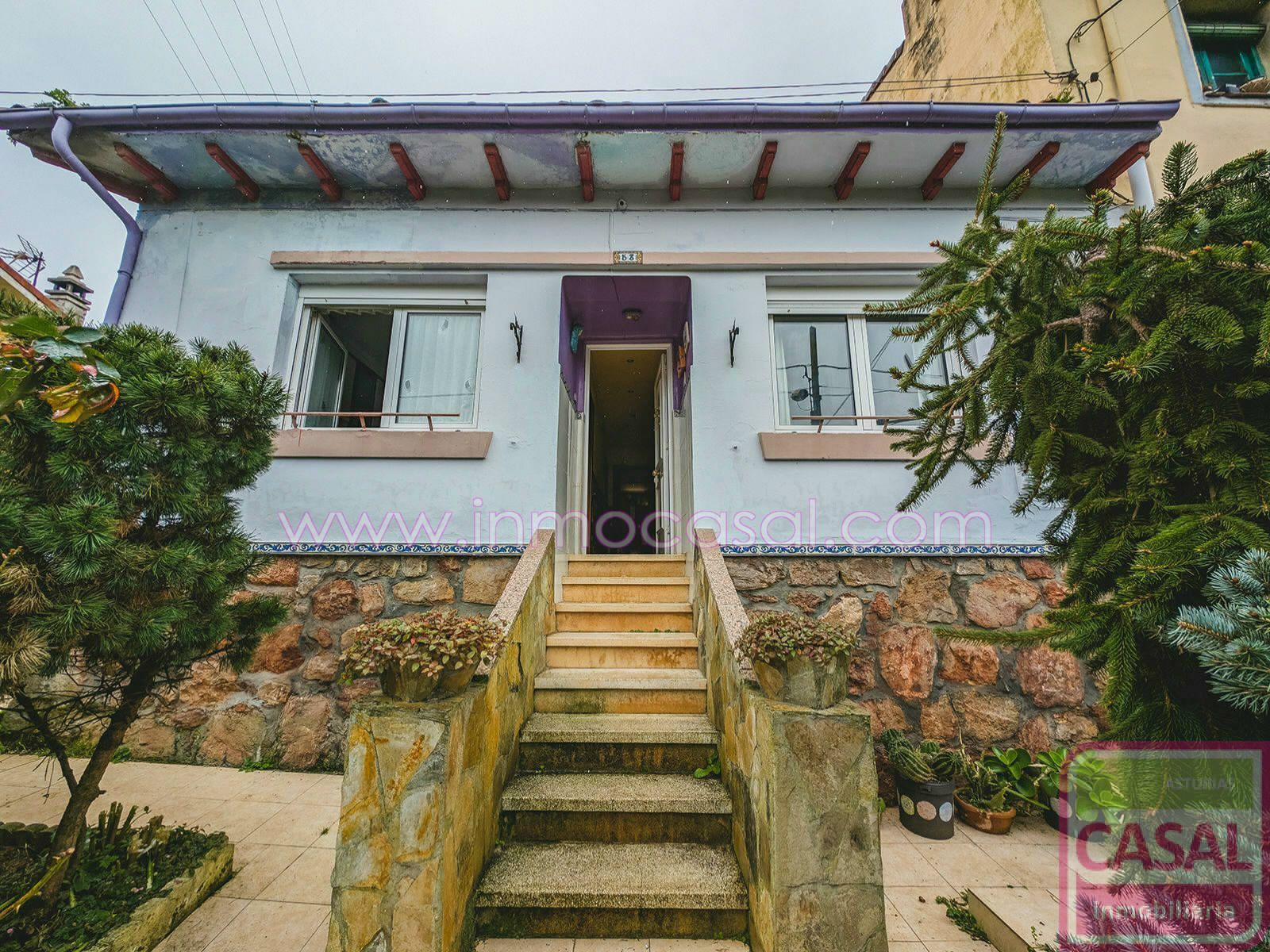 Vista exterior de Casa o xalet en venda en Avilés amb Calefacció i Traster