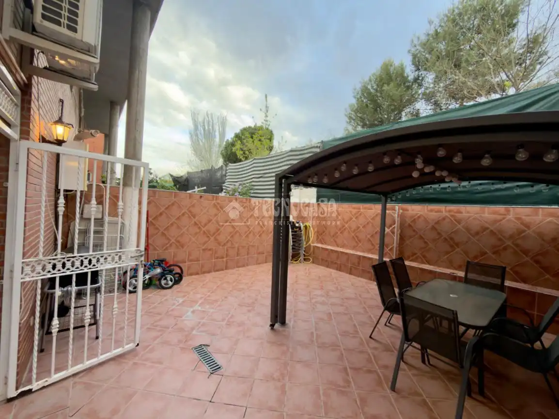 Jardín de Casa adosada en venta en  Madrid Capital con Aire acondicionado, Calefacción y Terraza