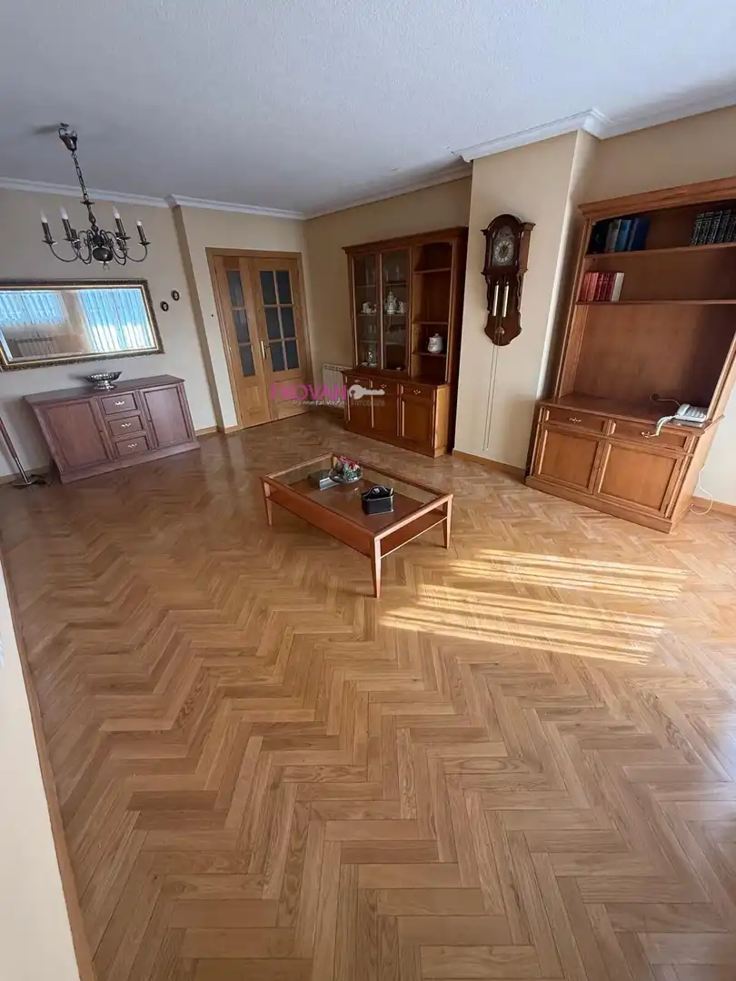 Sala d'estar de Pis en venda en San Agustín del Guadalix amb Aire condicionat, Calefacció i Parquet