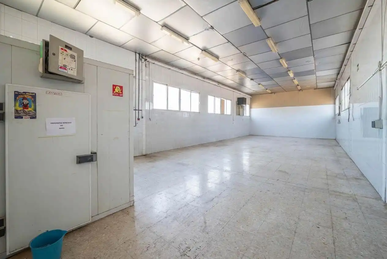 Fabrikhallen zum Verkauf in Granada