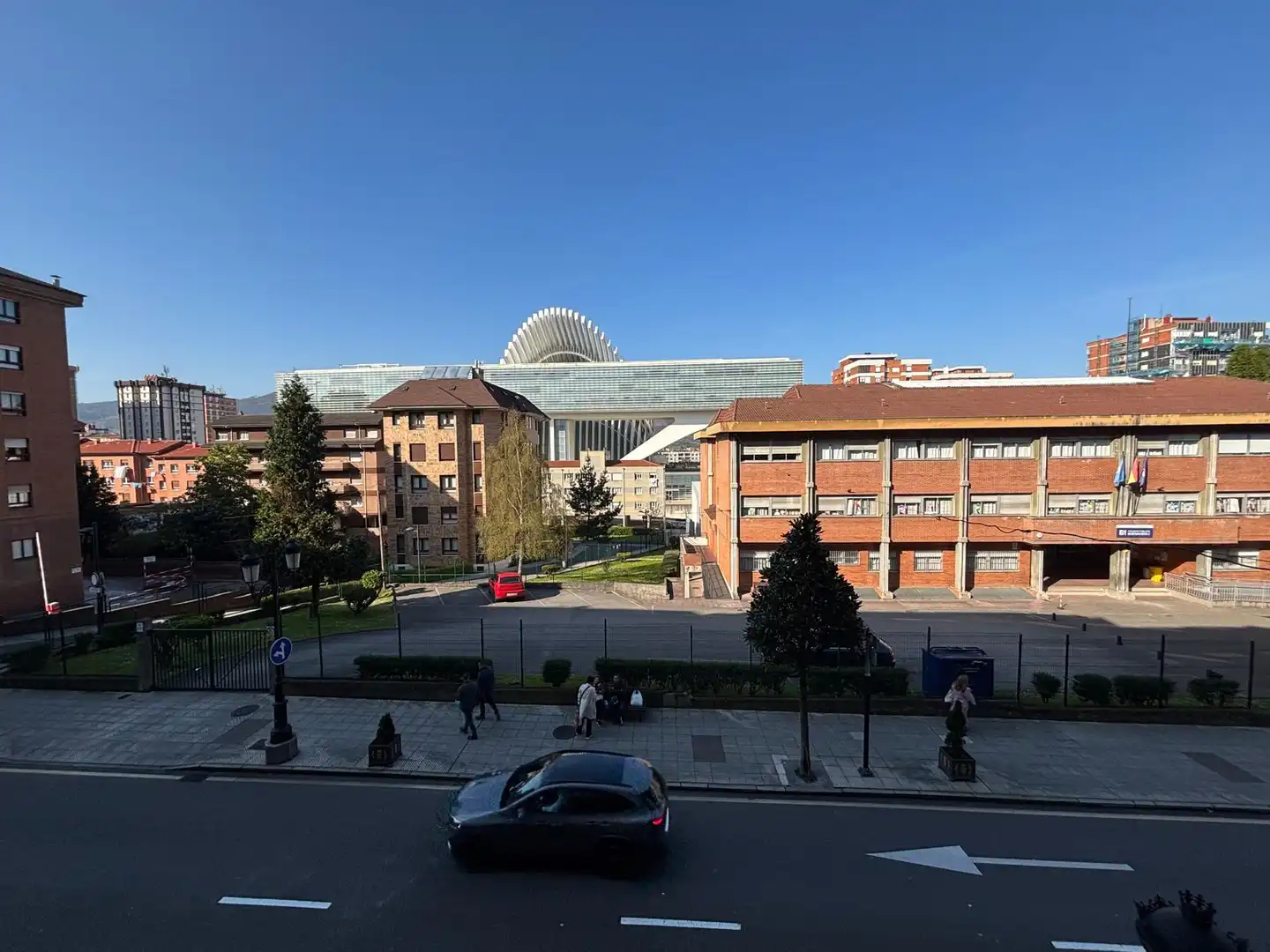 Vista exterior de Pis en venda en Oviedo  amb Calefacció, Parquet i Forn