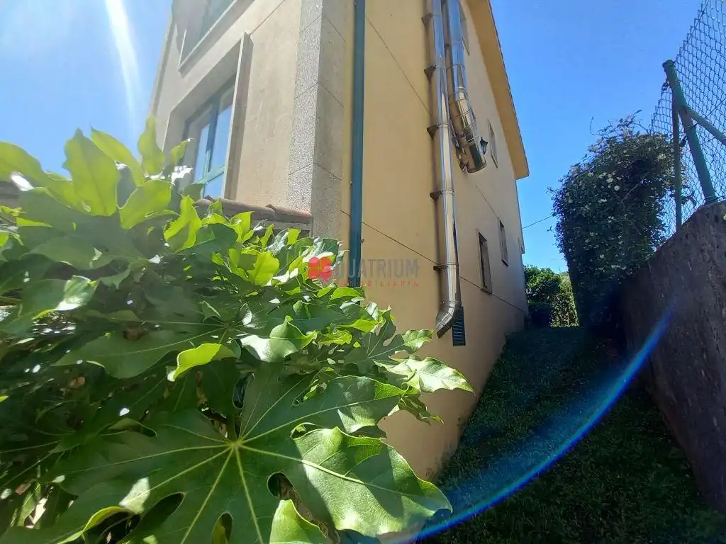 Vista exterior de Casa o chalet de alquiler en Santiago de Compostela  con Calefacción, Jardín privado y Trastero