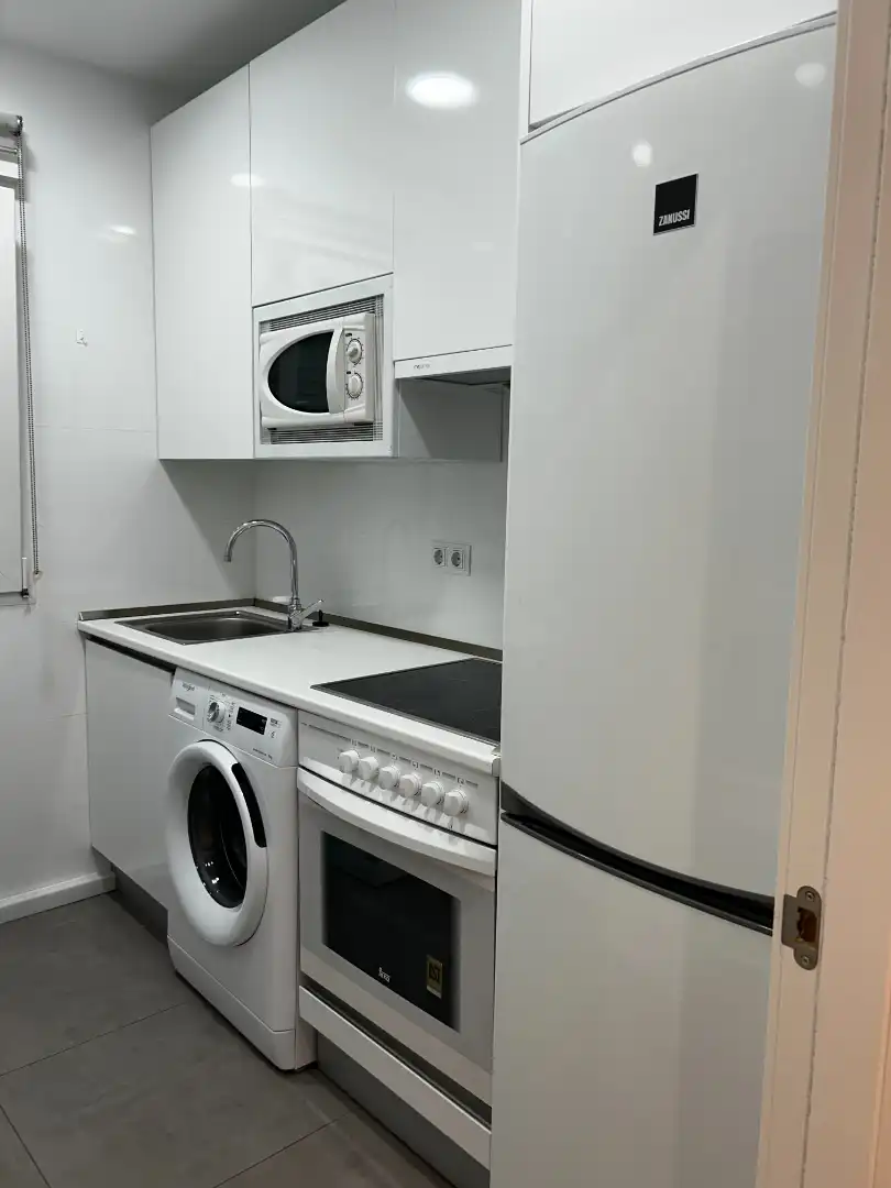 Cuina de Oficina de lloguer en Madrid amb Aire condicionat i Calefacció