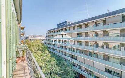 Exterior view of Flat for sale in  Barcelona Capital  with Air Conditioner, Terrace and Balcony