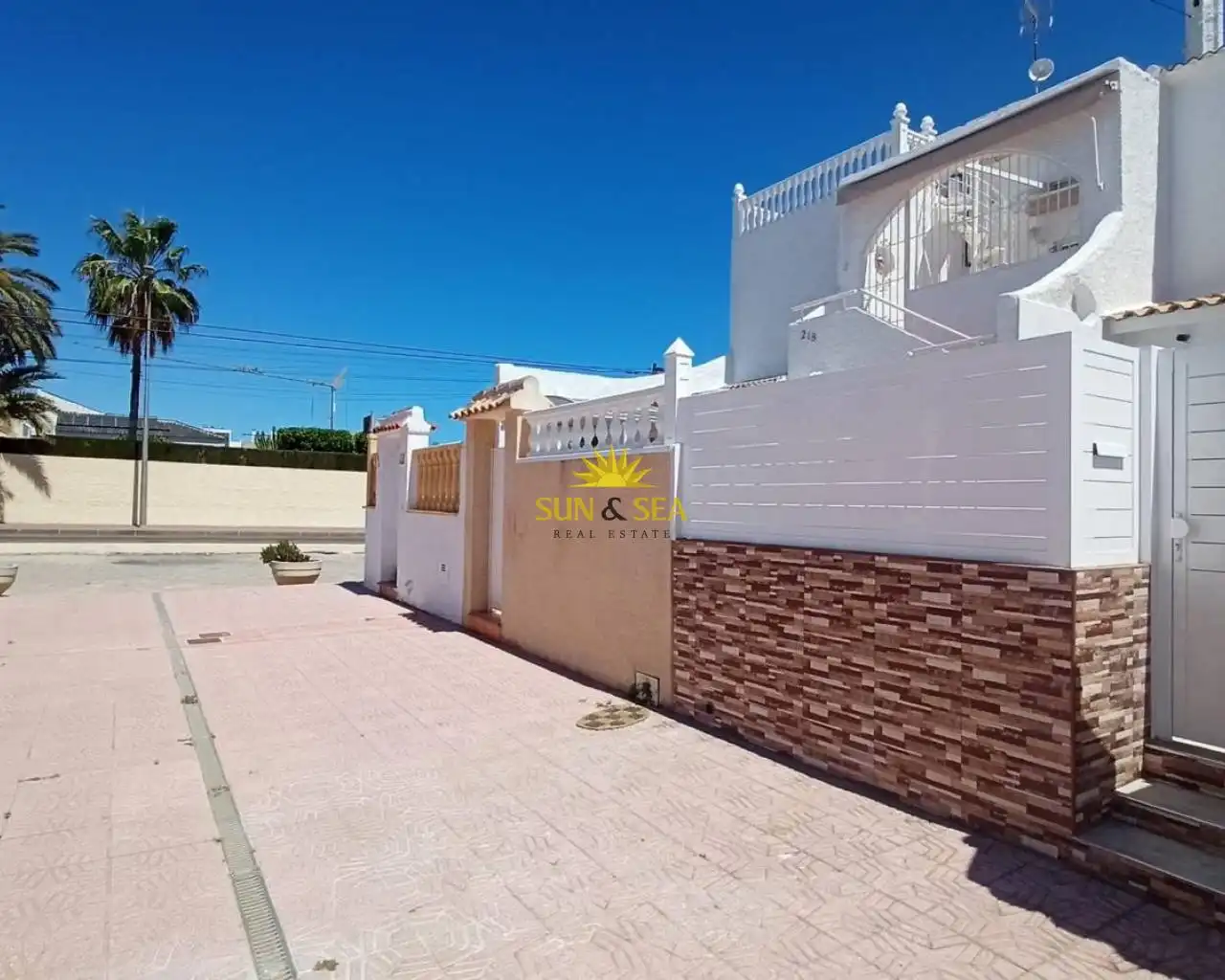 Vista exterior de Casa o xalet de lloguer en Pilar de la Horadada amb Aire condicionat, Calefacció i Moblat