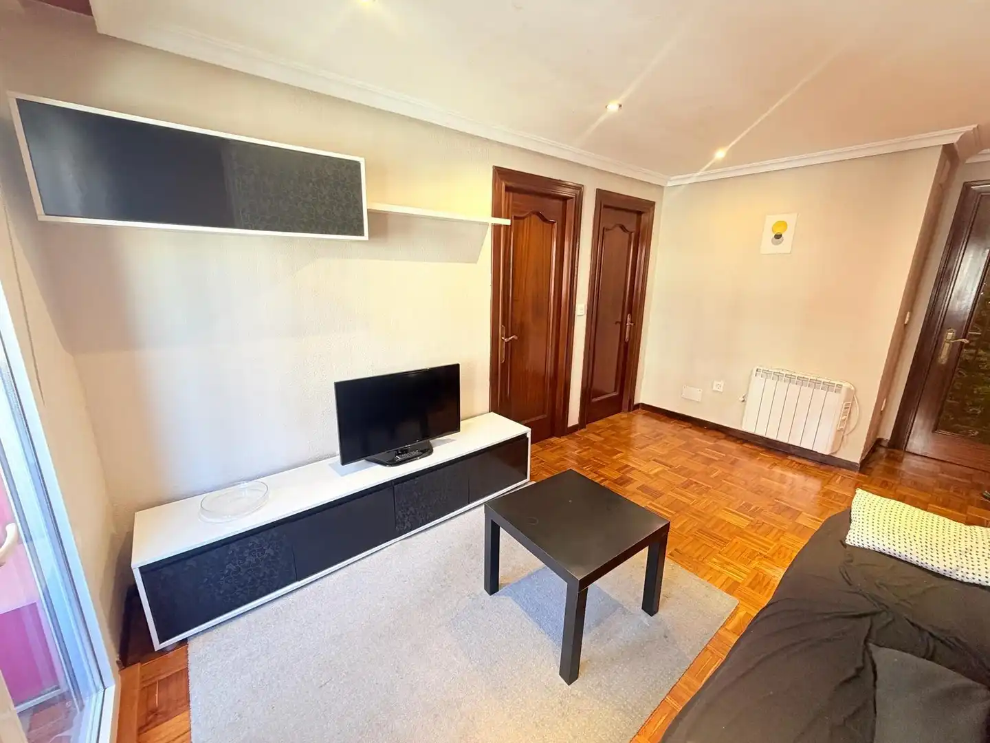 Living room of Flat for sale in Oviedo   with Balcony
