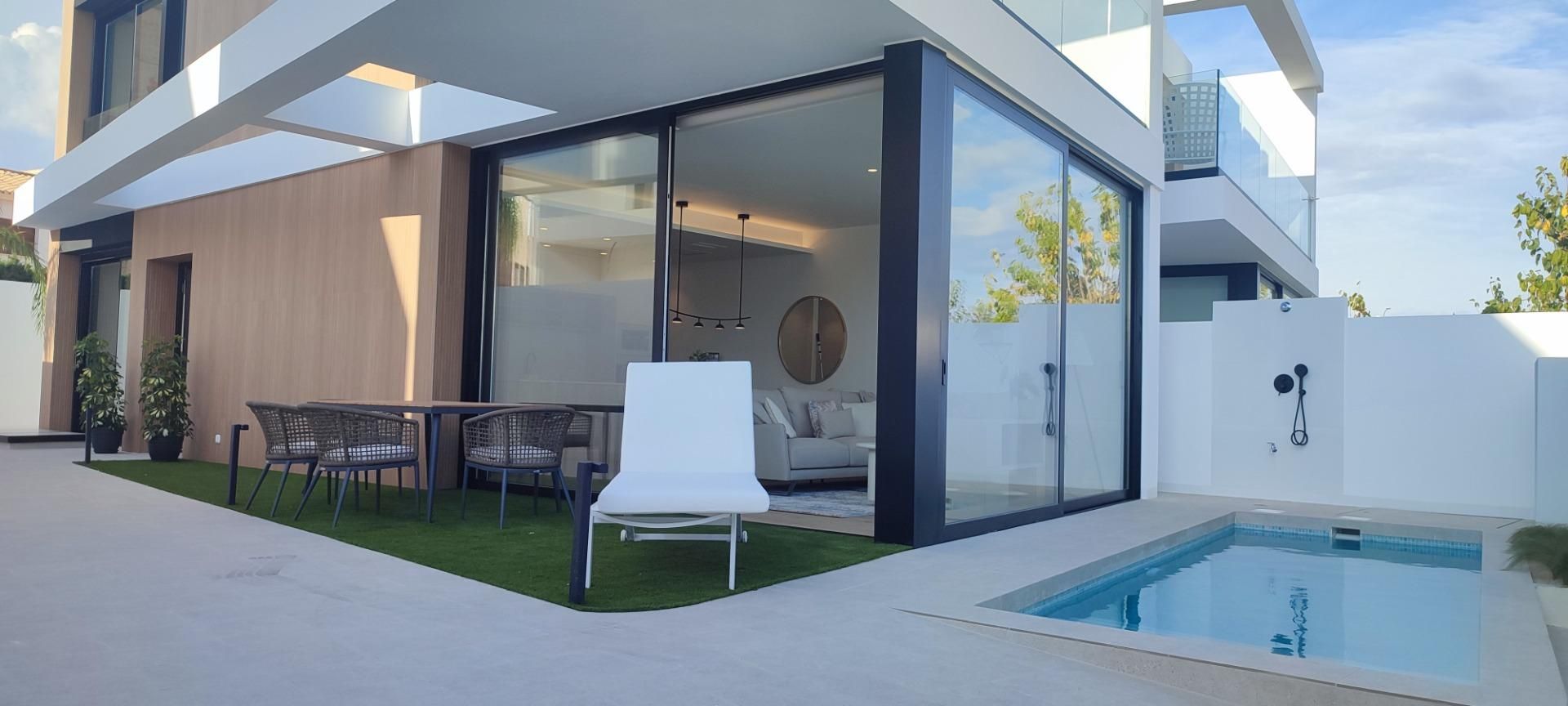 Terrassa de Casa o xalet en venda en Pilar de la Horadada amb Aire condicionat, Jardí privat i Terrassa