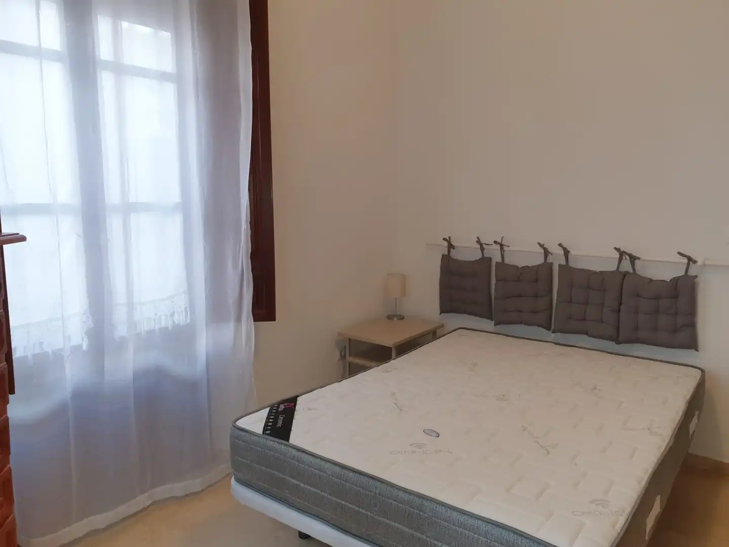 Habitación de Apartamento de alquiler en Granada con Calefacción y Amueblado