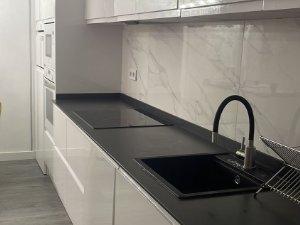 Cuina de Apartament de lloguer en  Madrid Capital amb Aire condicionat