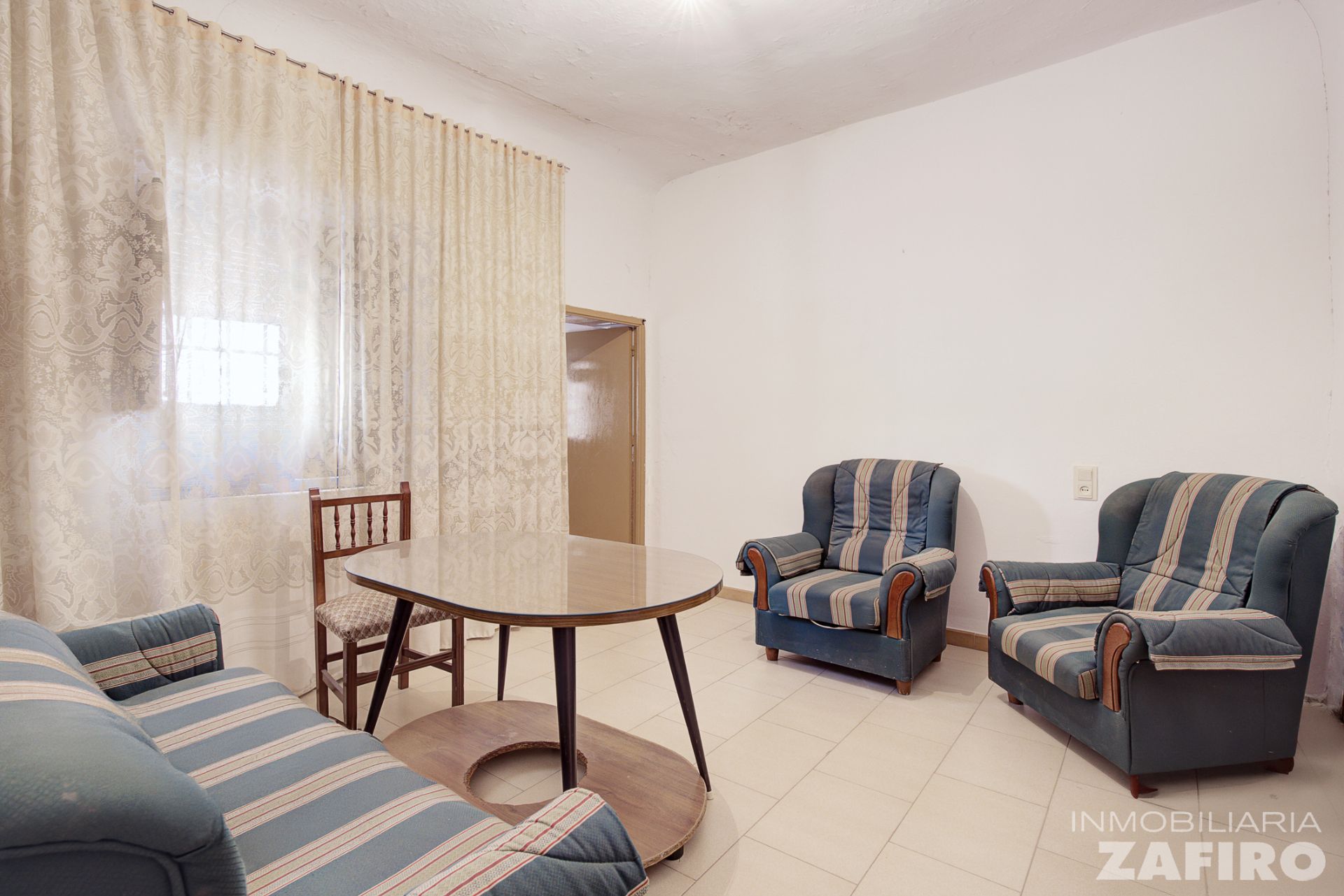 Sala d'estar de Casa adosada en venda en Churriana de la Vega amb Terrassa, Traster i Moblat