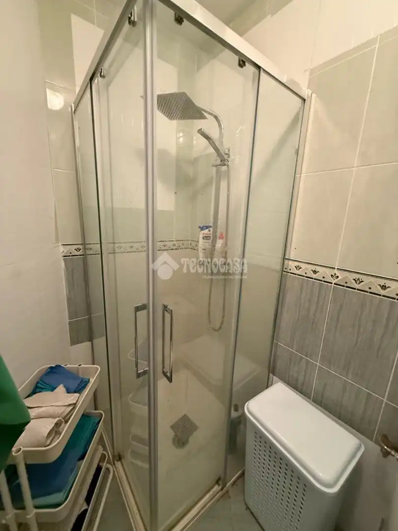 Bathroom of Flat for sale in Madrid  with Air Conditioner, Heating and Parquet flooring