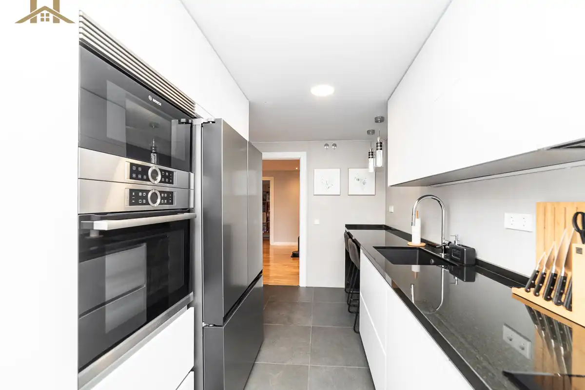 Küche von Wohnung zum Verkauf in Boadilla del Monte mit Klimaanlage, Heizung und Abstellraum