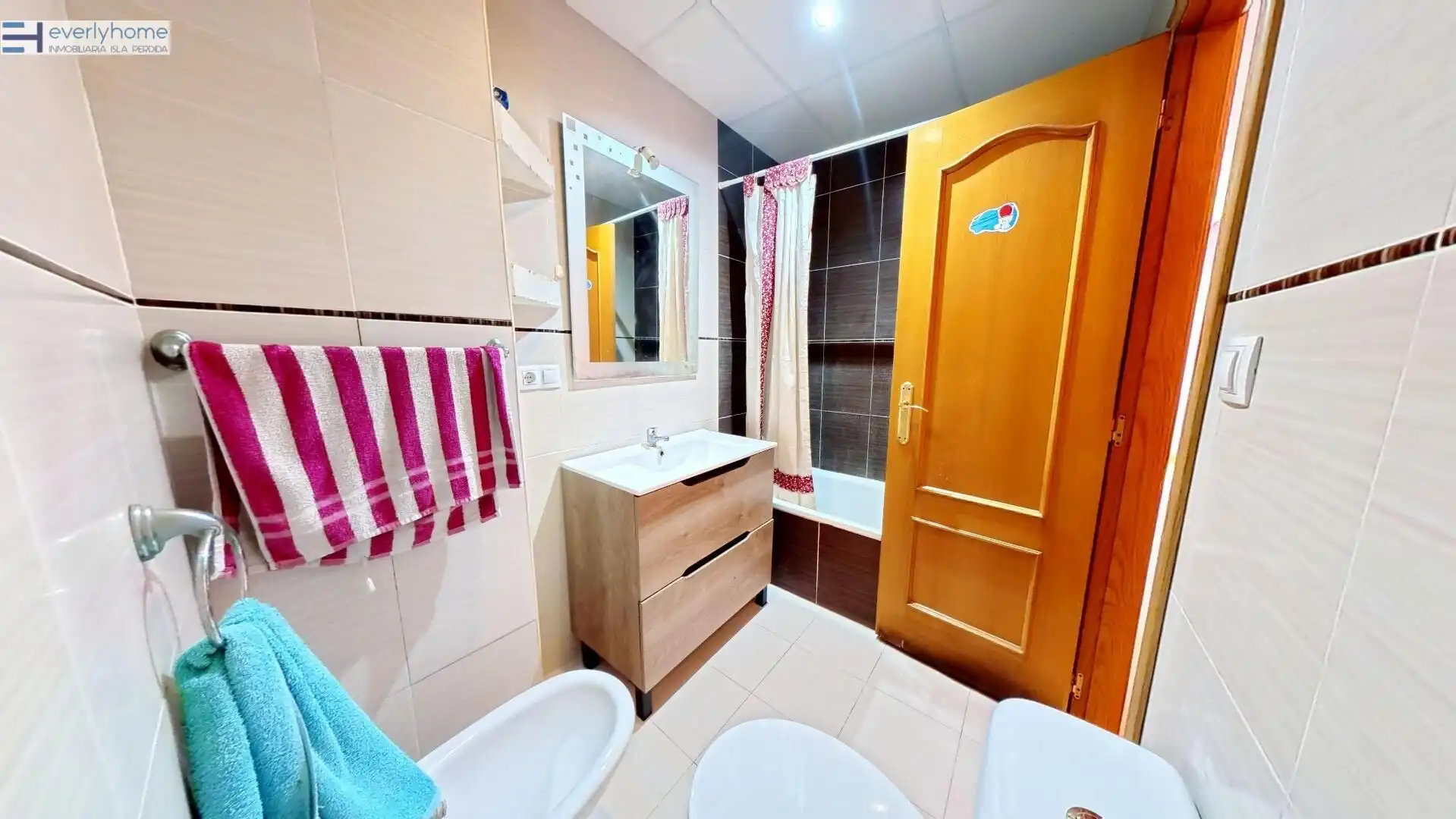 Baño de Piso en venta en Castellón de la Plana / Castelló de la Plana con Parquet y Trastero