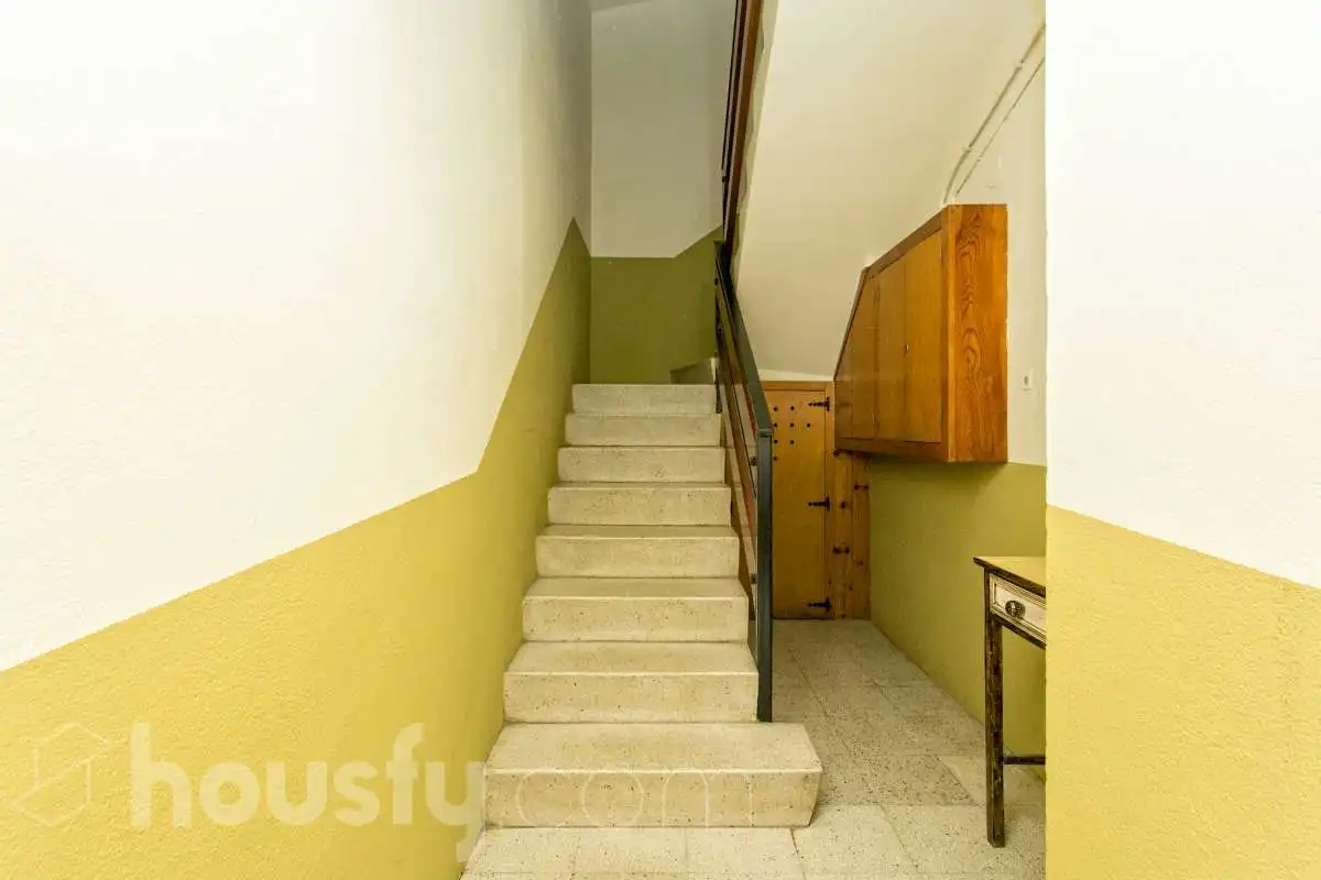 Flat for sale in Alp  with Air Conditioner, Heating and Terrace