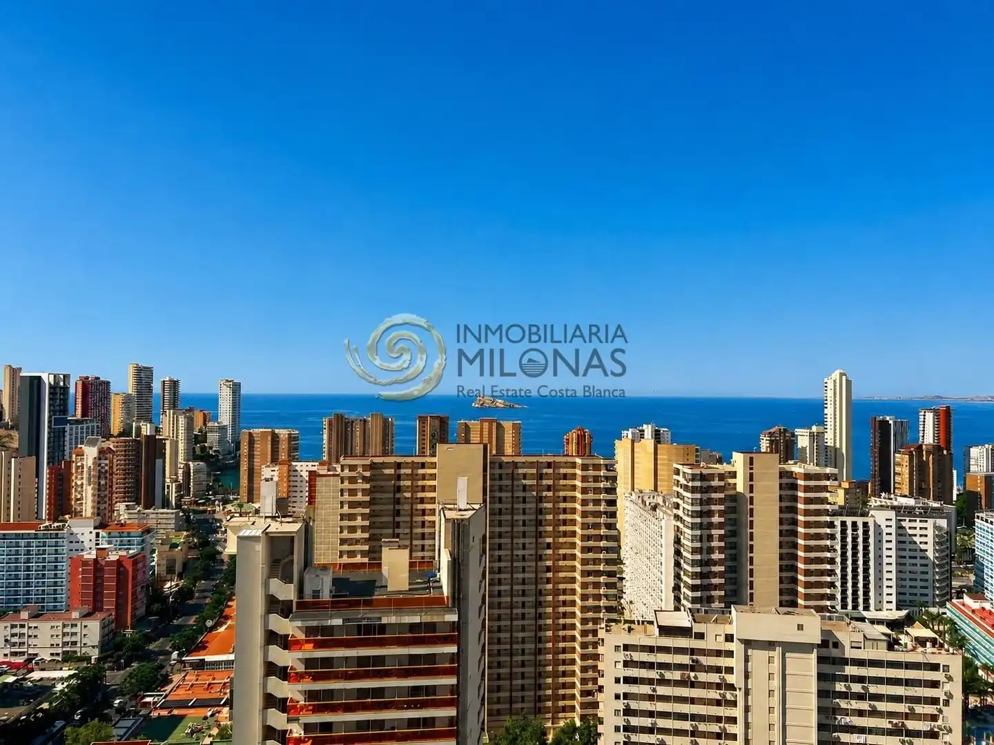 Vista exterior de Dúplex en venda en Benidorm amb Aire condicionat, Calefacció i Jardí privat