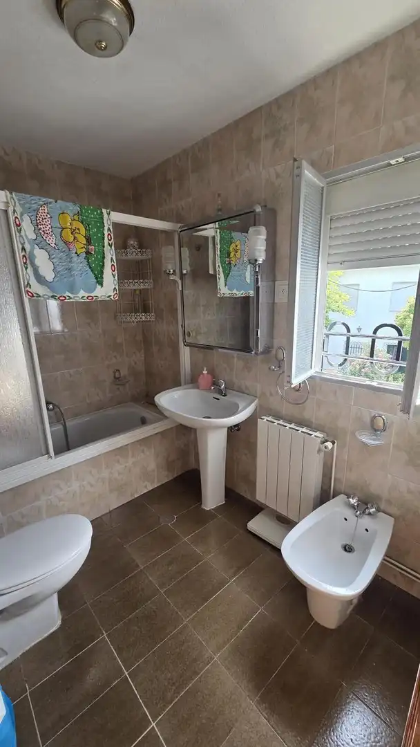 Baño de Casa o chalet de alquiler en Barajas de Melo con Calefacción y Amueblado
