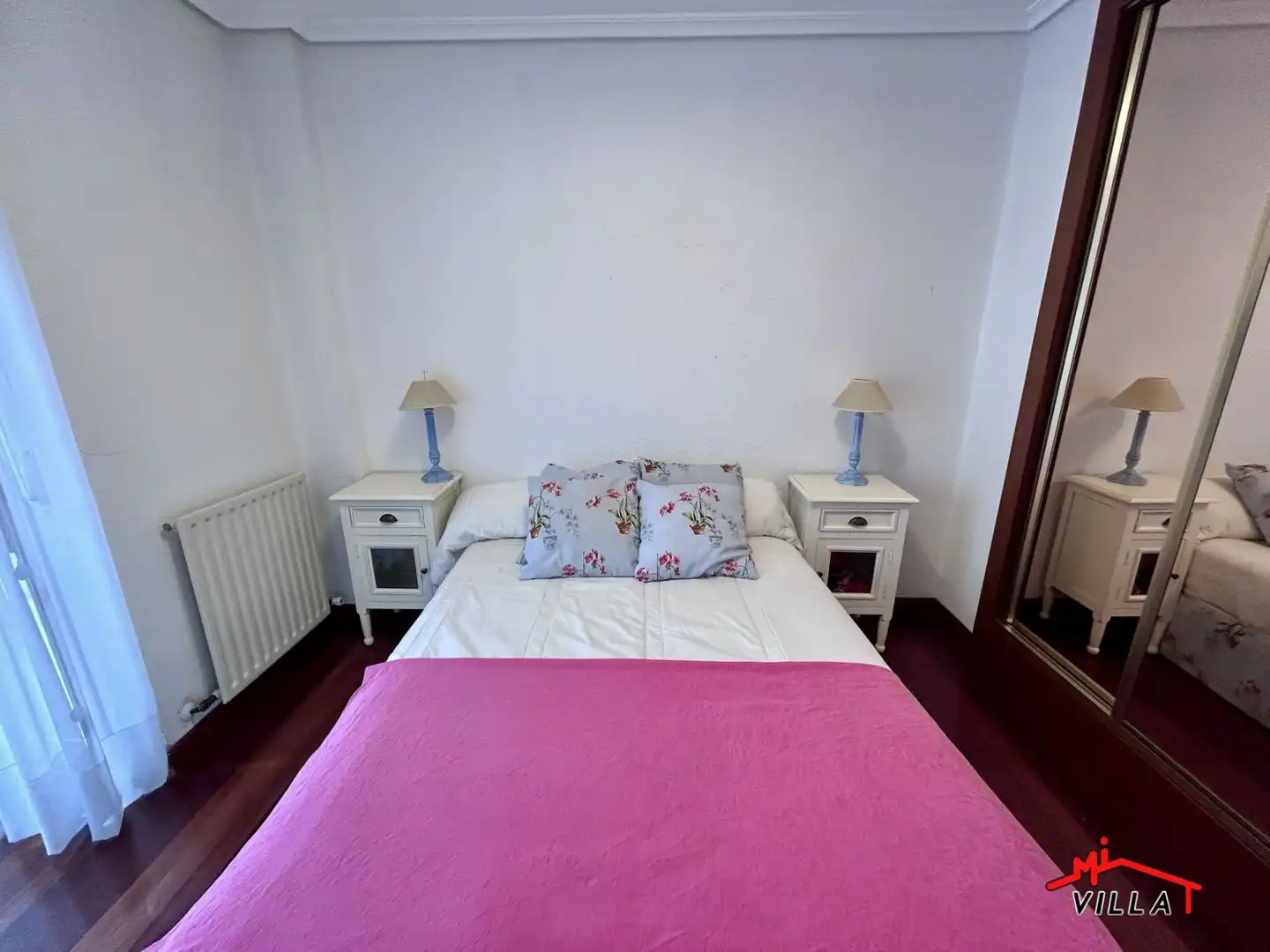 Habitación de Casa adosada en venta en Laredo con Calefacción