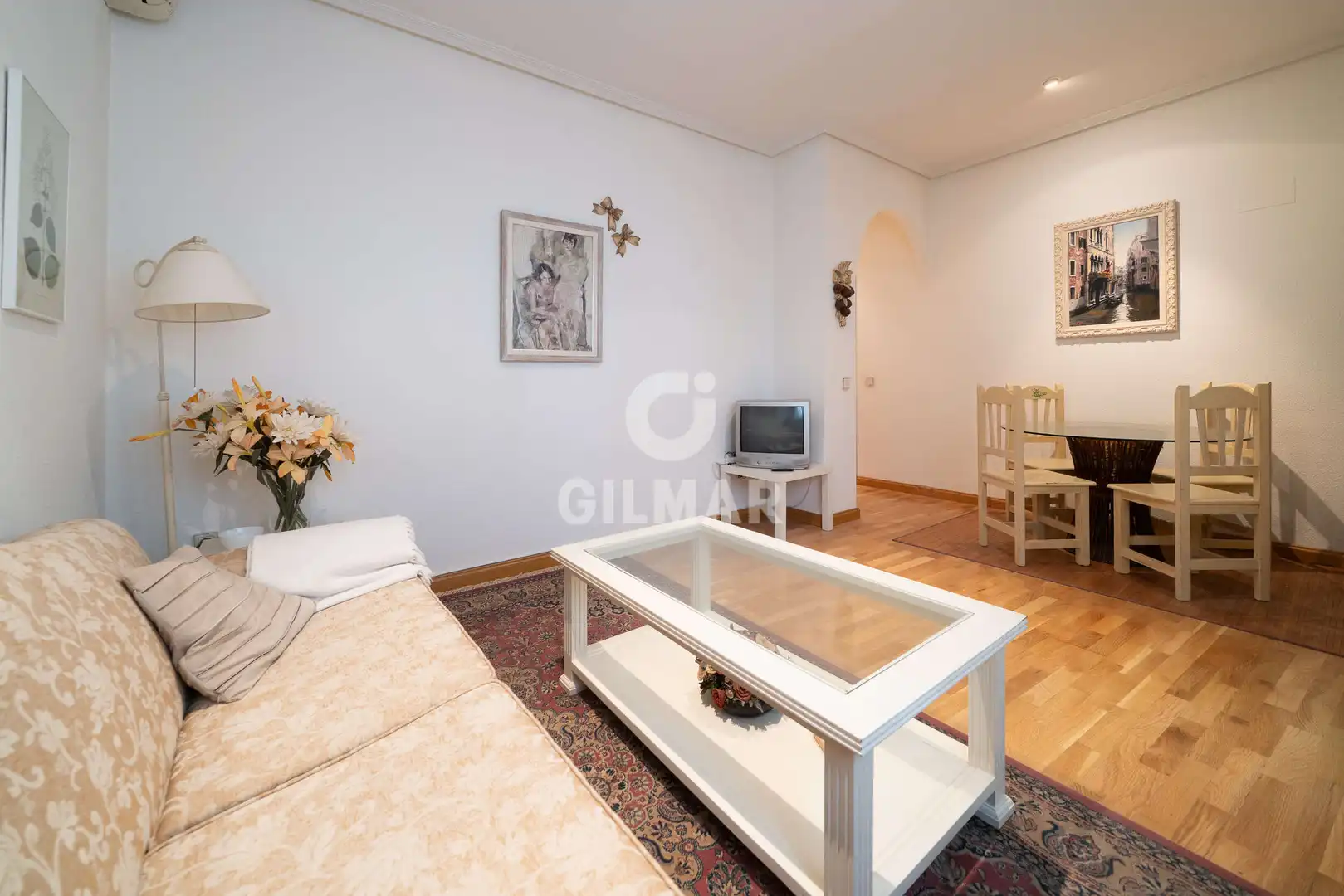 Vista exterior de Piso en venta en Madrid con Calefacción