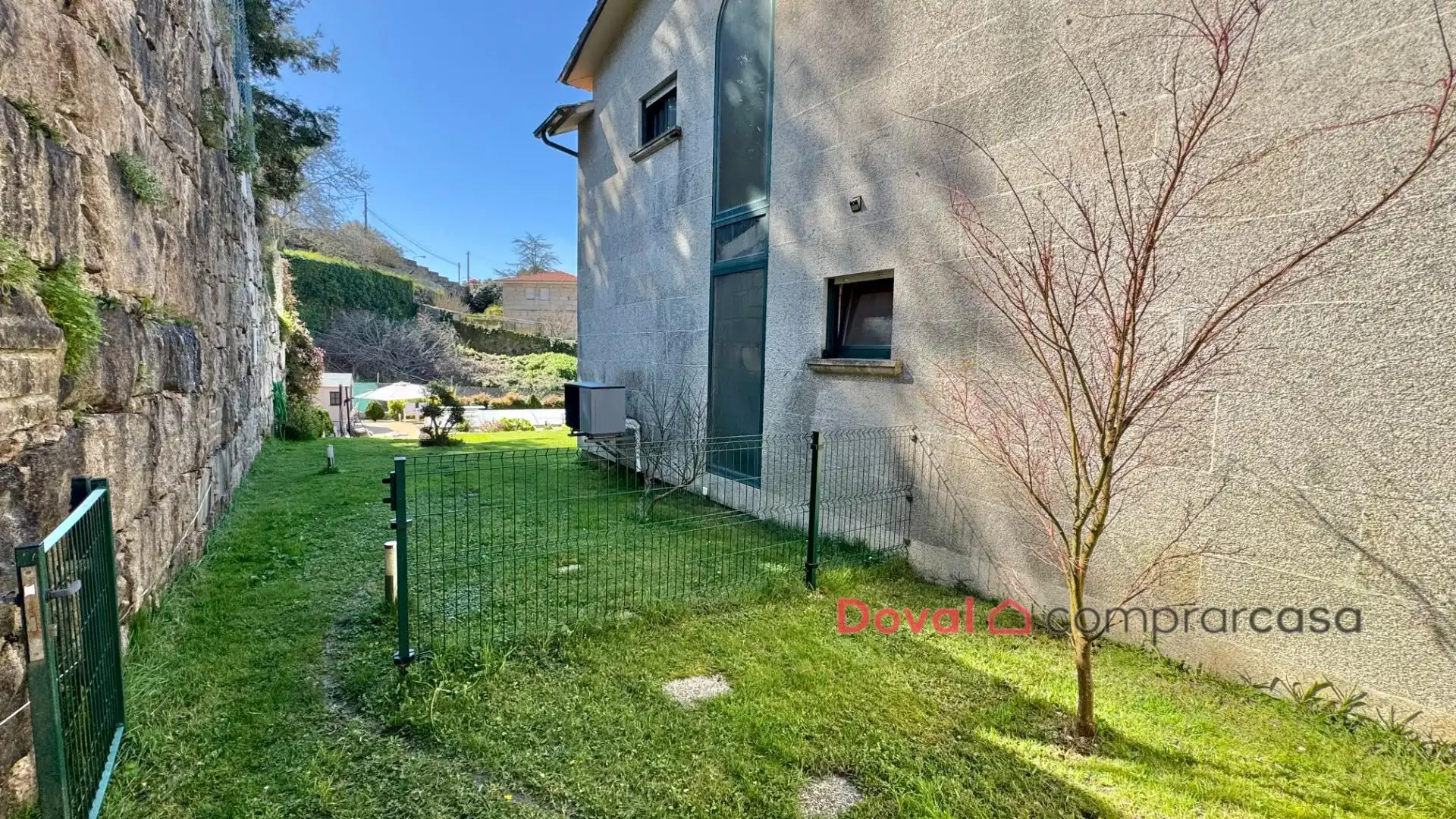 Vista exterior de Casa o xalet en venda en Vigo  amb Aire condicionat, Calefacció i Jardí privat