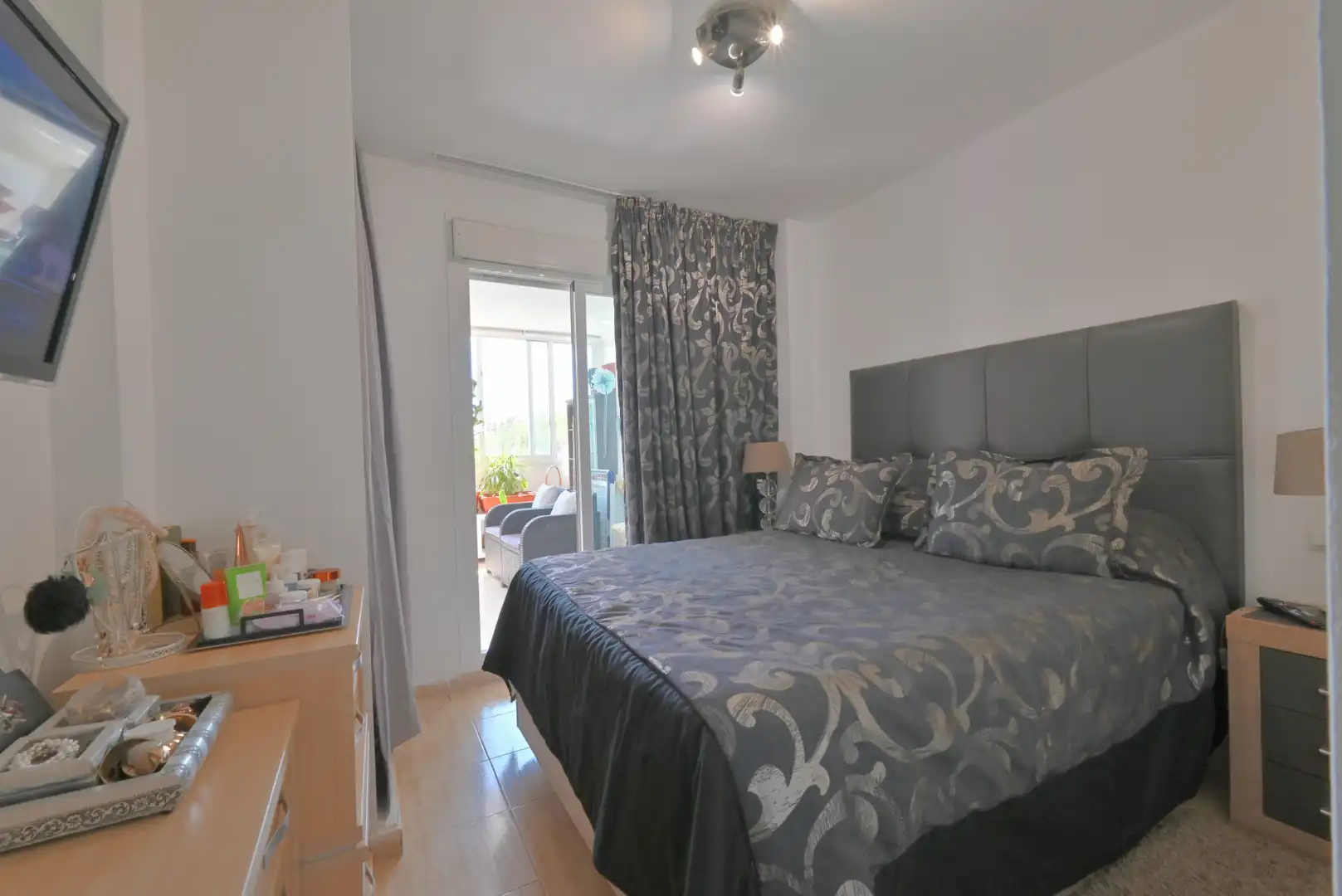 Habitación de Apartamento en venta en Mijas con Terraza, Piscina y Amueblado