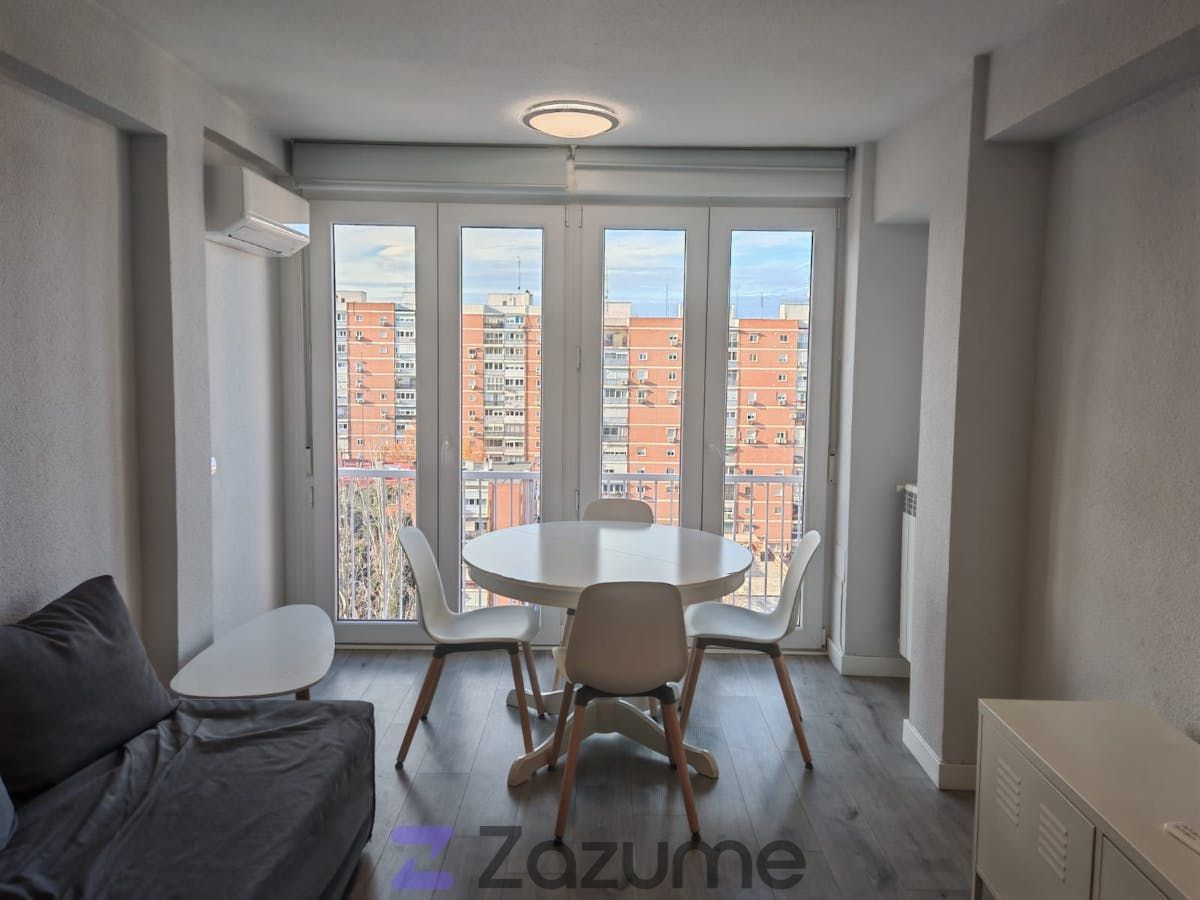 Menjador de Pis de lloguer en  Madrid Capital amb Aire condicionat, Calefacció i Moblat