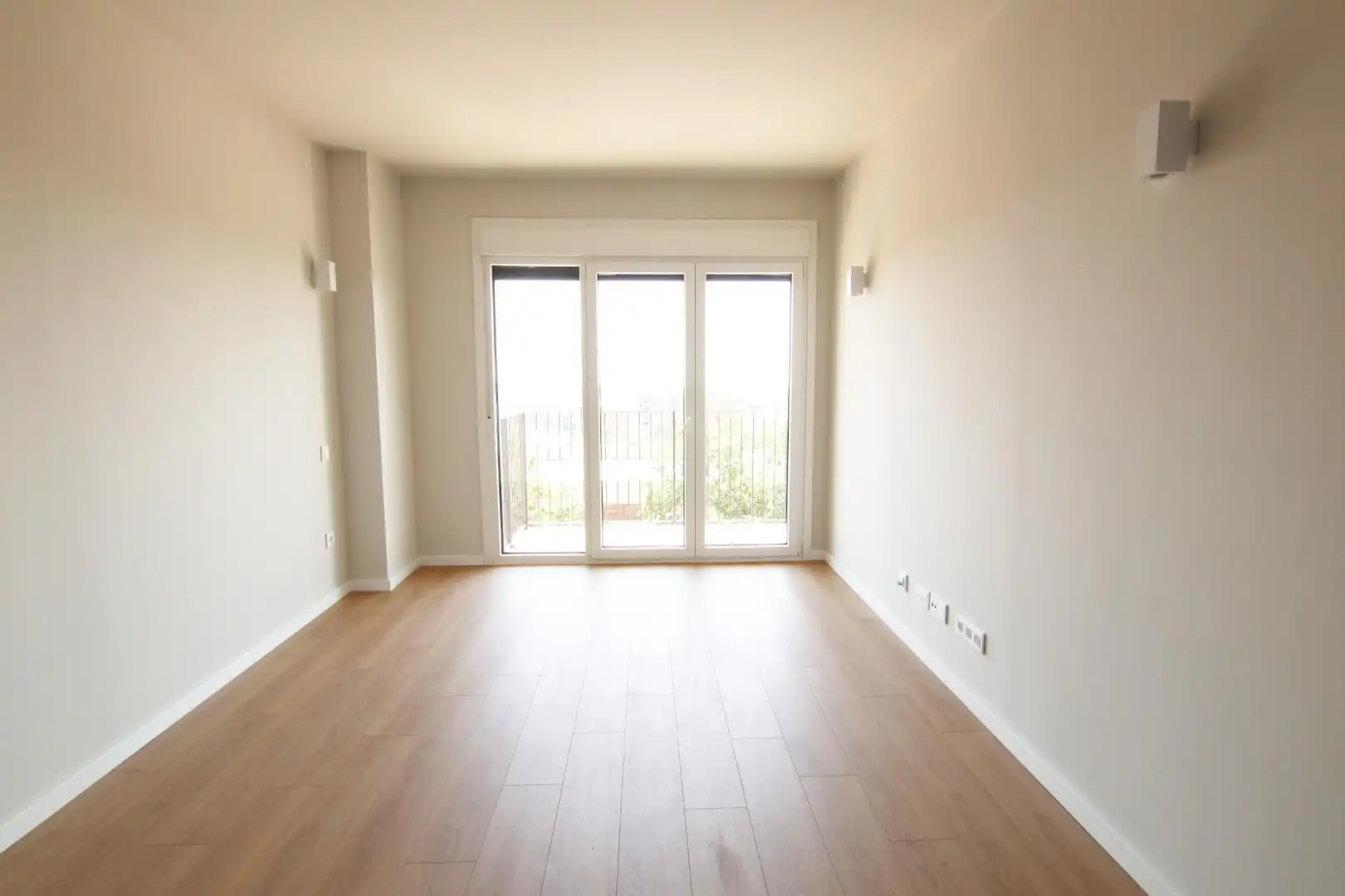 Sala de estar de Piso de alquiler en Terrassa con Aire acondicionado, Calefacción y Jardín privado