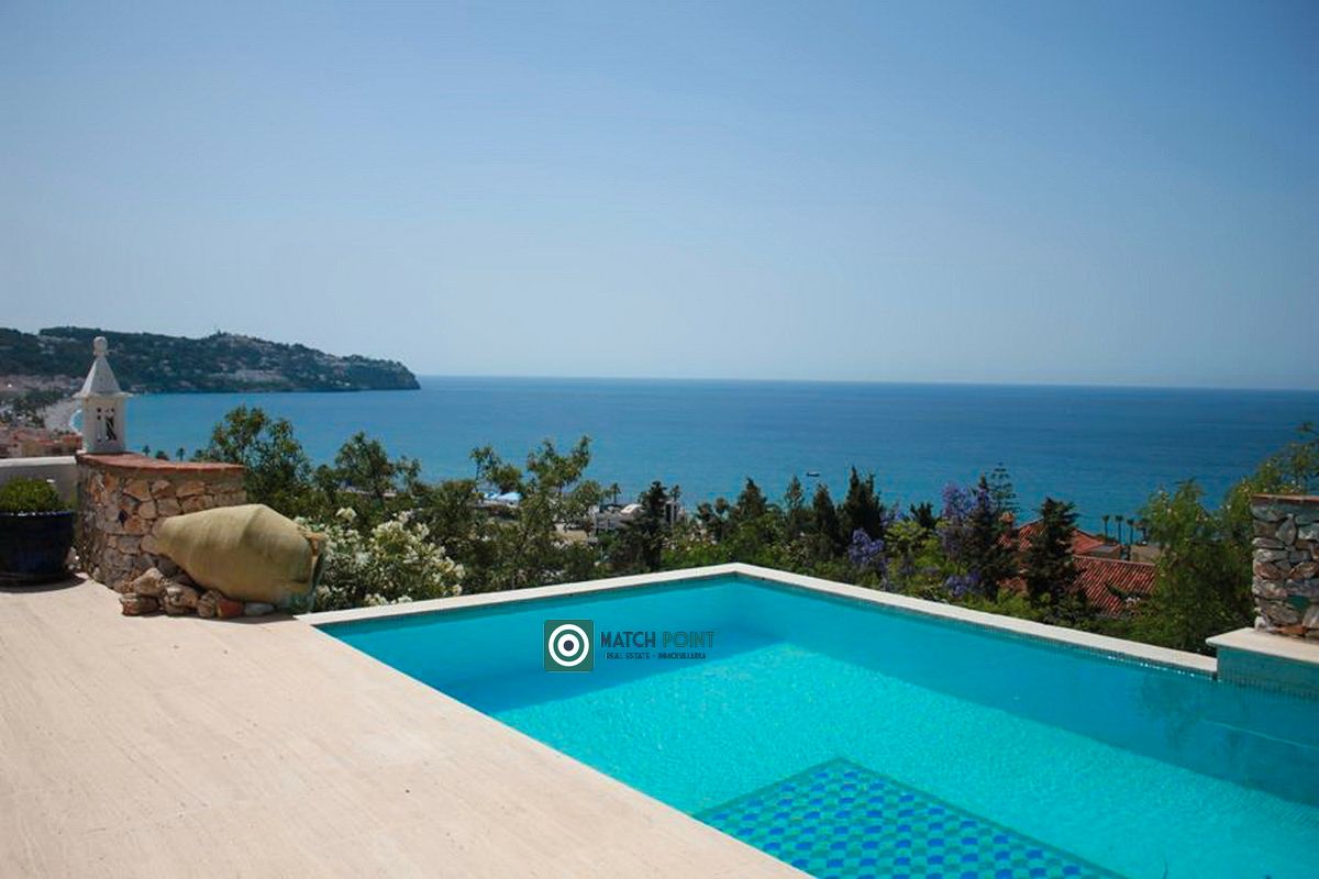 Piscina de Casa o xalet en venda en Almuñécar amb Moblat