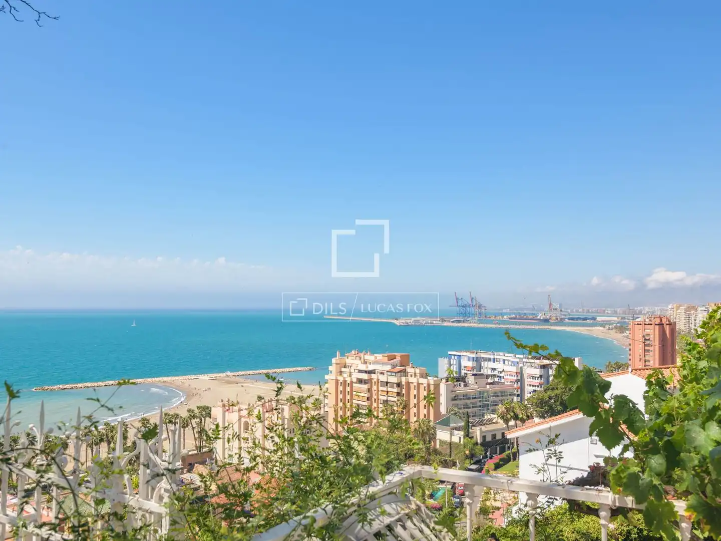 Detached house with pool for sale in Centro