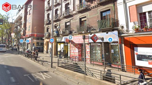 Local comercial en Venta en Avenida de la Albufera en Portazgo