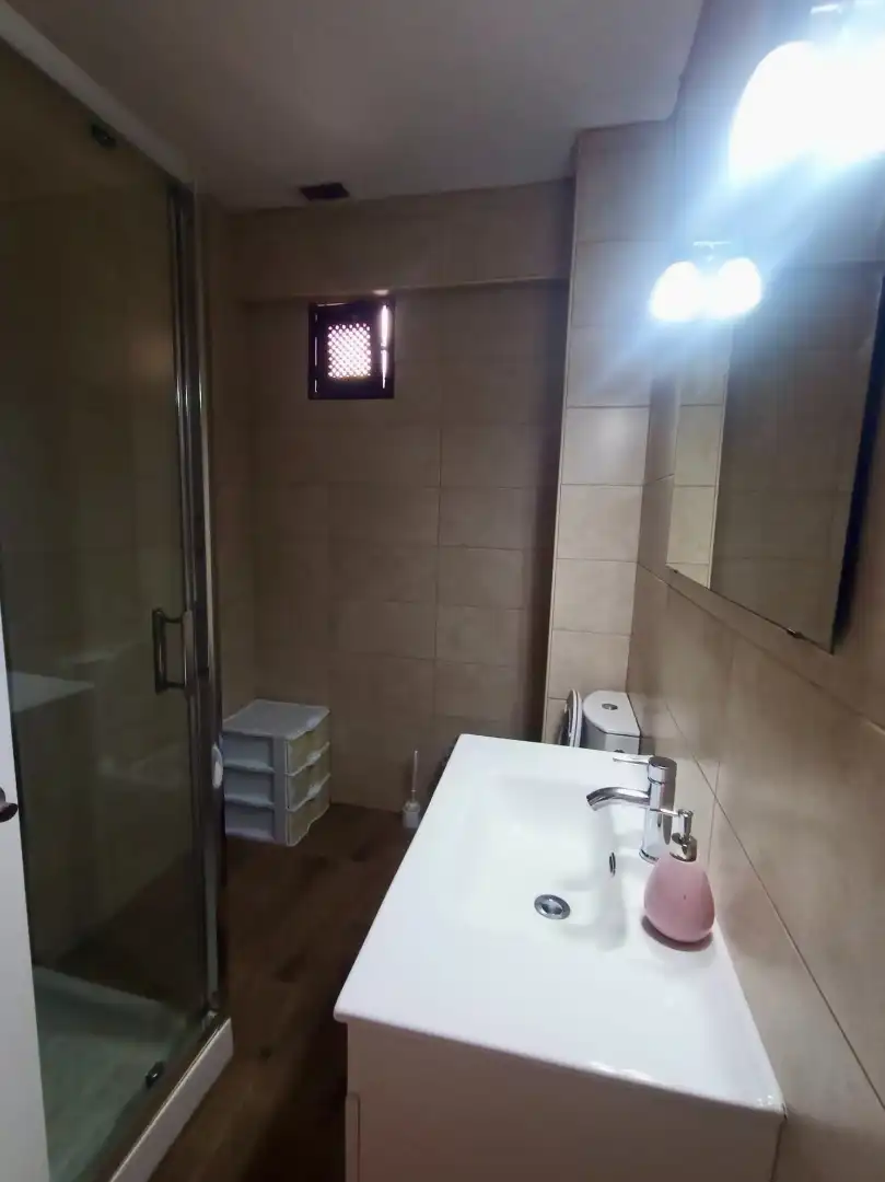 Bathroom of Flat for rent in Granada  with Parquet flooring, Terrace and Furnished