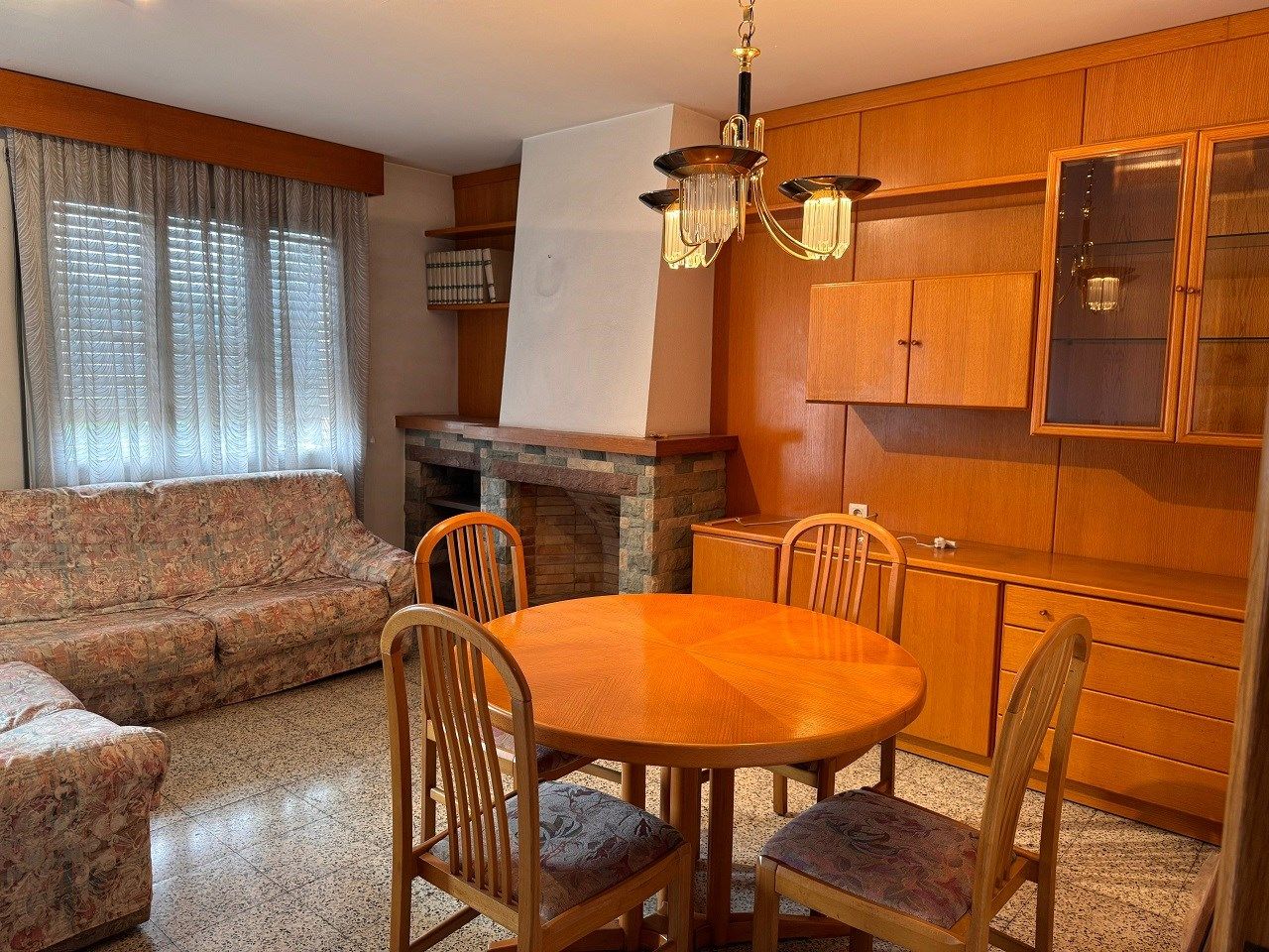 Sala d'estar de Casa adosada en venda en Olot amb Terrassa, Traster i Balcó