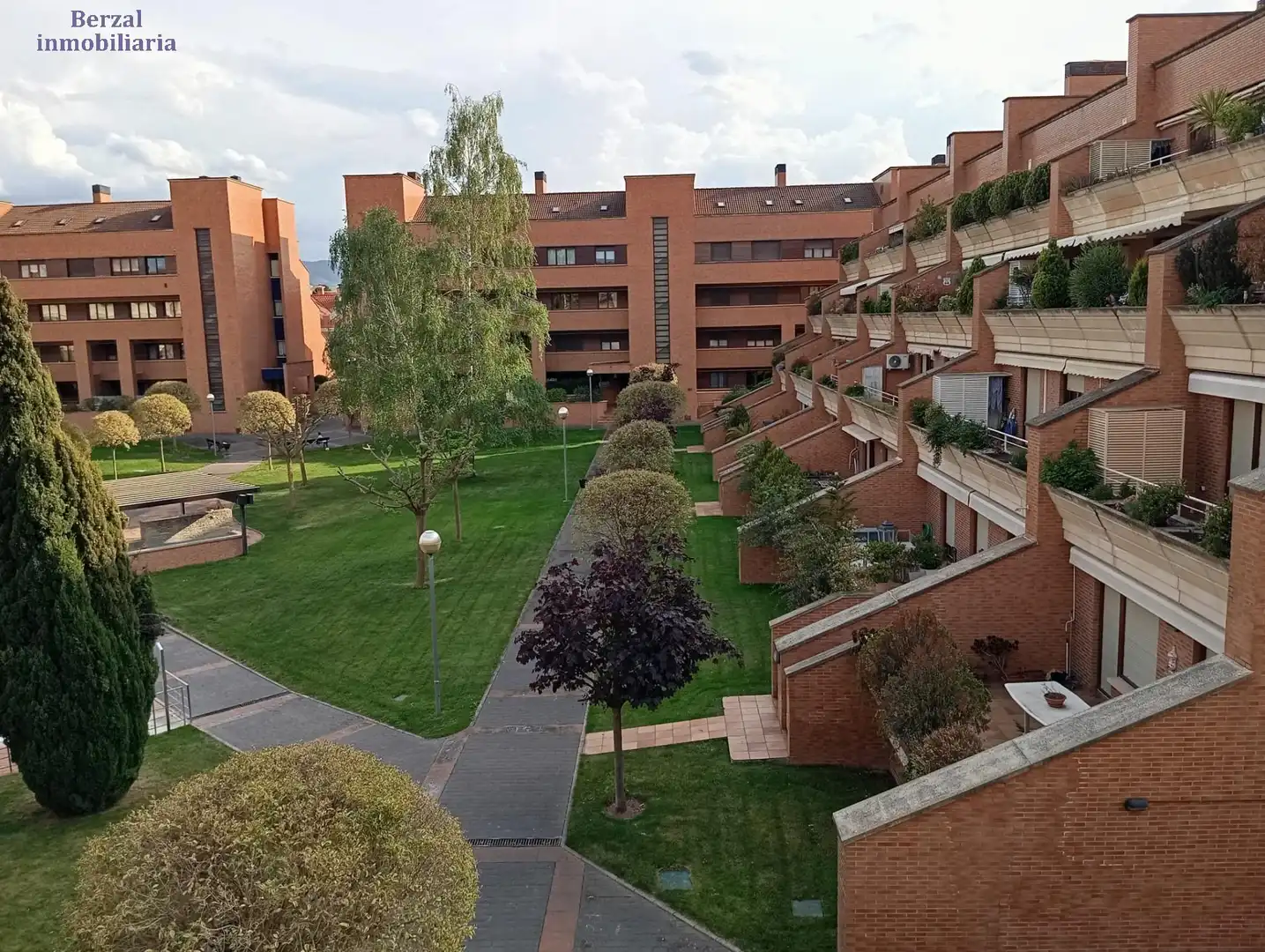 Vista exterior de Piso de alquiler en  Logroño con Calefacción, Jardín privado y Terraza
