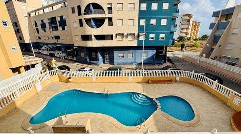 Es una vivienda situada en la urbanizacioacuten de Torrevista Playa ubicada en La Mata, a tan solo 200 metros de la playa y a 5 mi