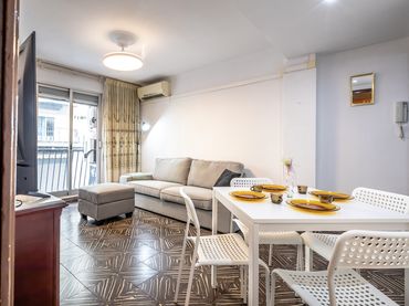 Appartement compact avec balcon à louer à Carrer del Marí Albesa 8
