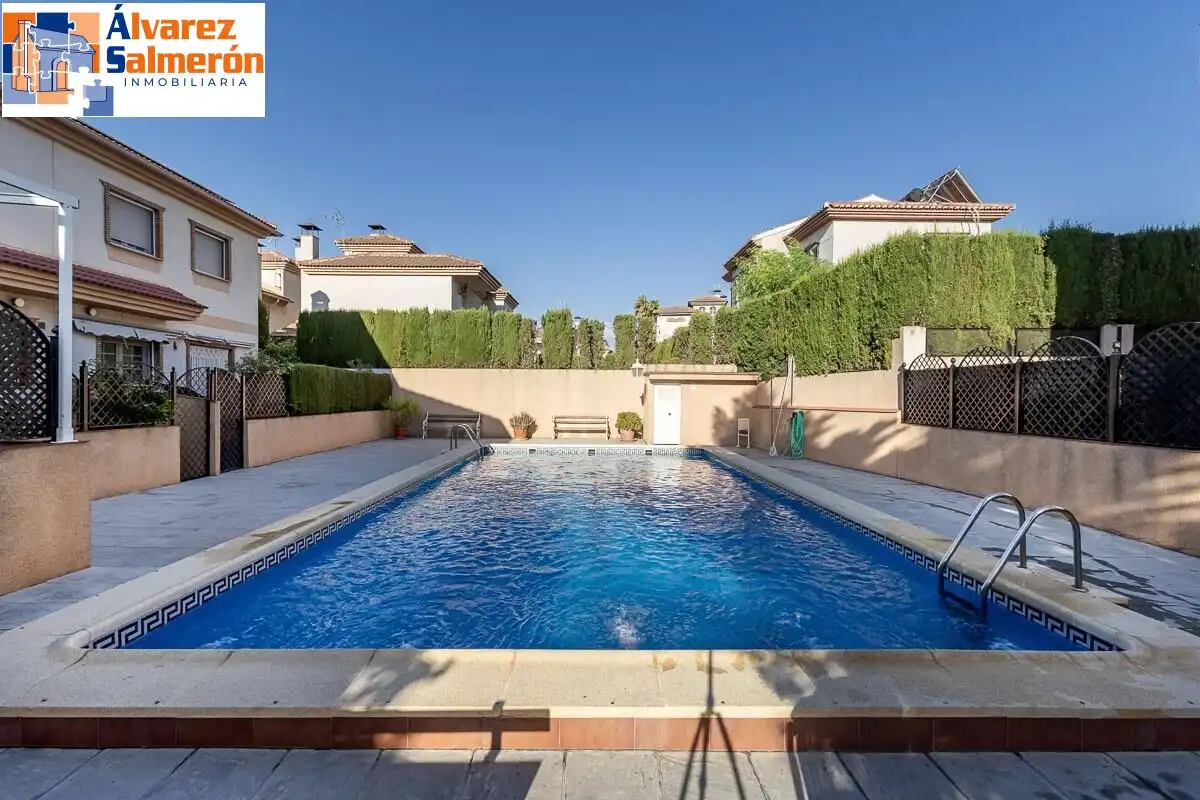 Casa con piscina en venta en Ogíjares, imagen 2