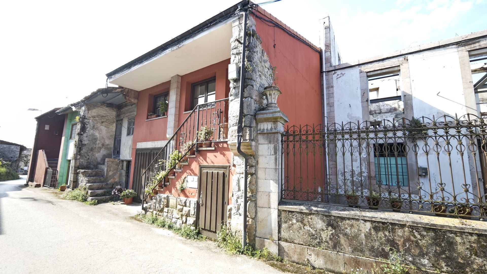 Vista exterior de Casa o xalet en venda en Llanes amb Calefacció, Traster i Moblat